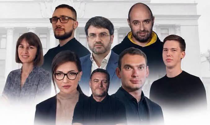 Колаж із портретами дев’яти осіб, серед яких Роман Маселко, на тлі будівлі парламенту.